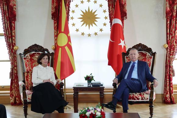 Cumhurbaşkanı Erdoğan, Kuzey Makedonya Cumhurbaşkanı Davkova ile bir araya geldi