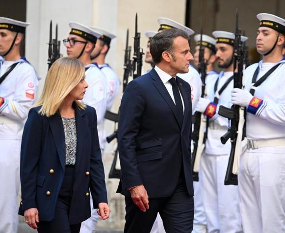Meloni ve Macron, İtalyada bir araya geldi