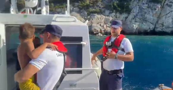 Milas açıklarında alabora olan teknedeki 2 çocuk kurtarıldı