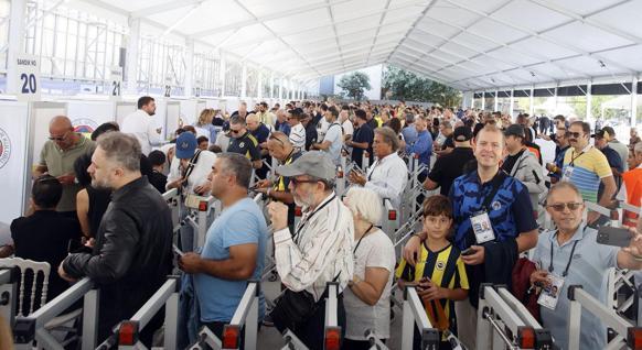 Fenerbahçede başkanlık seçimi için oy verme işlemi başladı