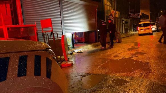 Bursada kapalı olan tekel bayisine tabanca ile ateş açıldı