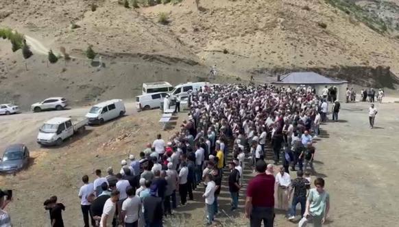 Kazada ölen aynı aileden 4 kişi toprağa verildi