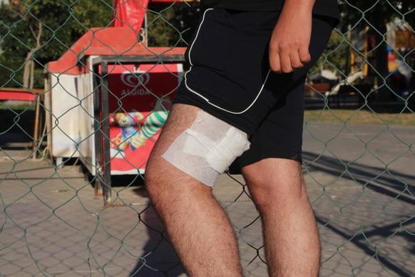 Parkta tartıştıkları 3 lise öğrencisini dövüp, bıçakladılar; olay kamerada