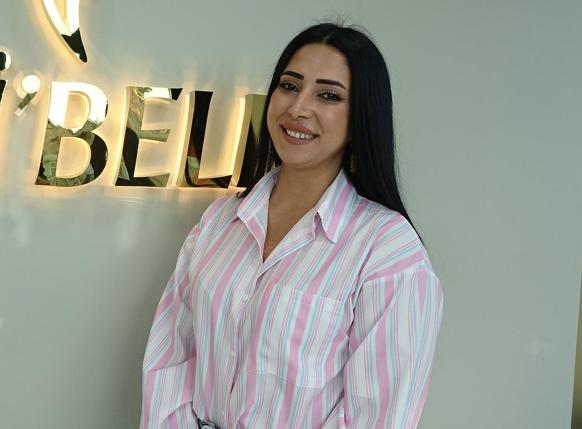 75 yaşındaki kadın, güzellik merkezine kirlenmesin diye ayakkabısını çıkarıp girdi