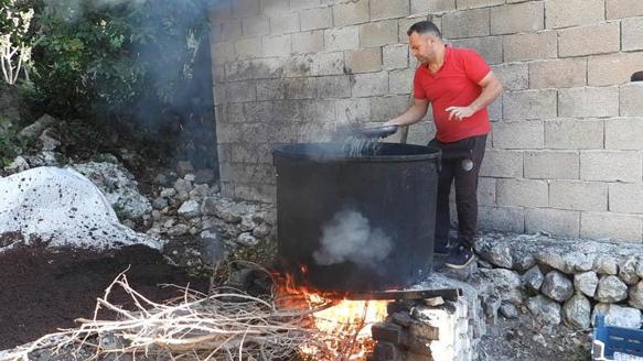 Doğada kendiliğinden yetişiyor, yağı 400 liraya satılıyor