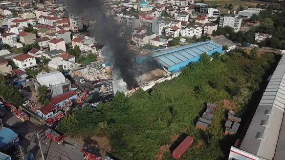 Kocaeli’de geri dönüşüm tesisinde yangın