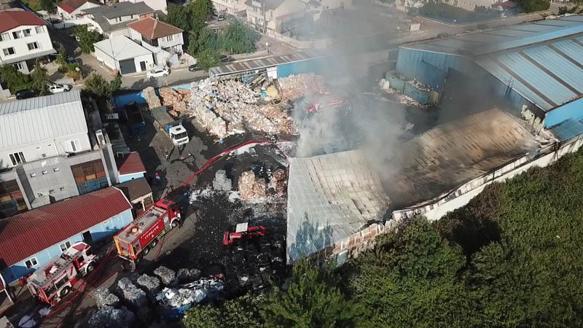 Kocaeli’de geri dönüşüm tesisinde yangın
