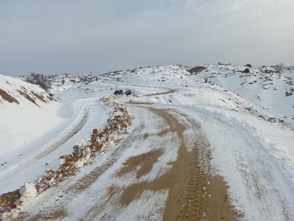 Diyarbakırda kardan kapanan 20 mahalle yolu ulaşıma açıldı