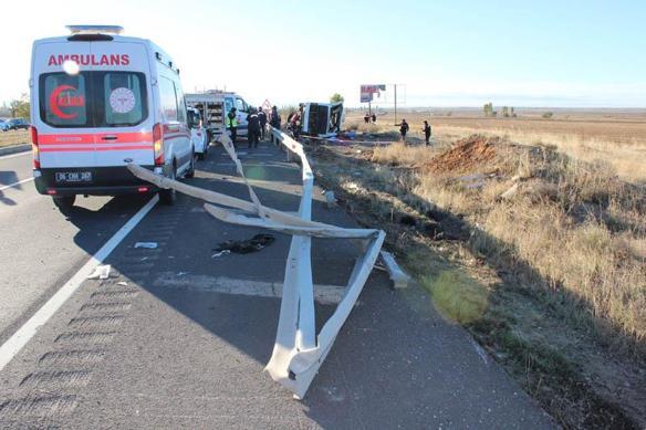 Aksarayda tur otobüsü devrildi; 6 ölü, 34 yaralı