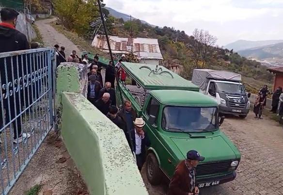 İstanbulda otel odasında öldürülen Melisa, Tokatta toprağa verildi