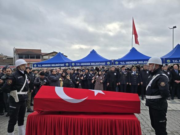 Kazara kendini vuran polis memuru için emniyette tören