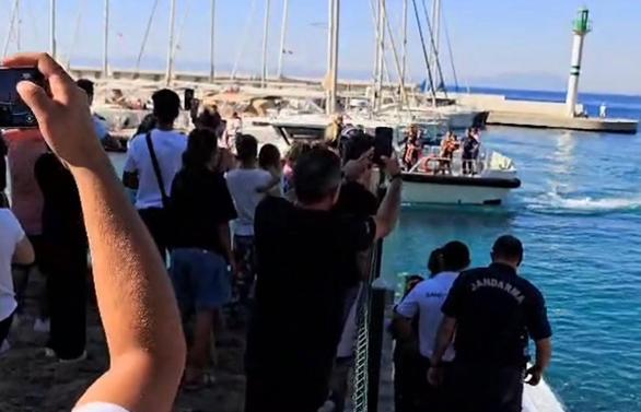 Milas açıklarında alabora olan teknedeki 2 çocuk kurtarıldı