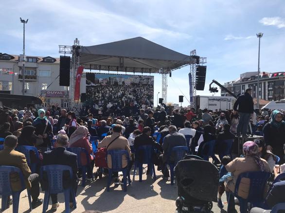 Arnavutköy Yöresel Lezzetler Festivalinde 15 bin kişilik çiğ köfte dağıtıldı