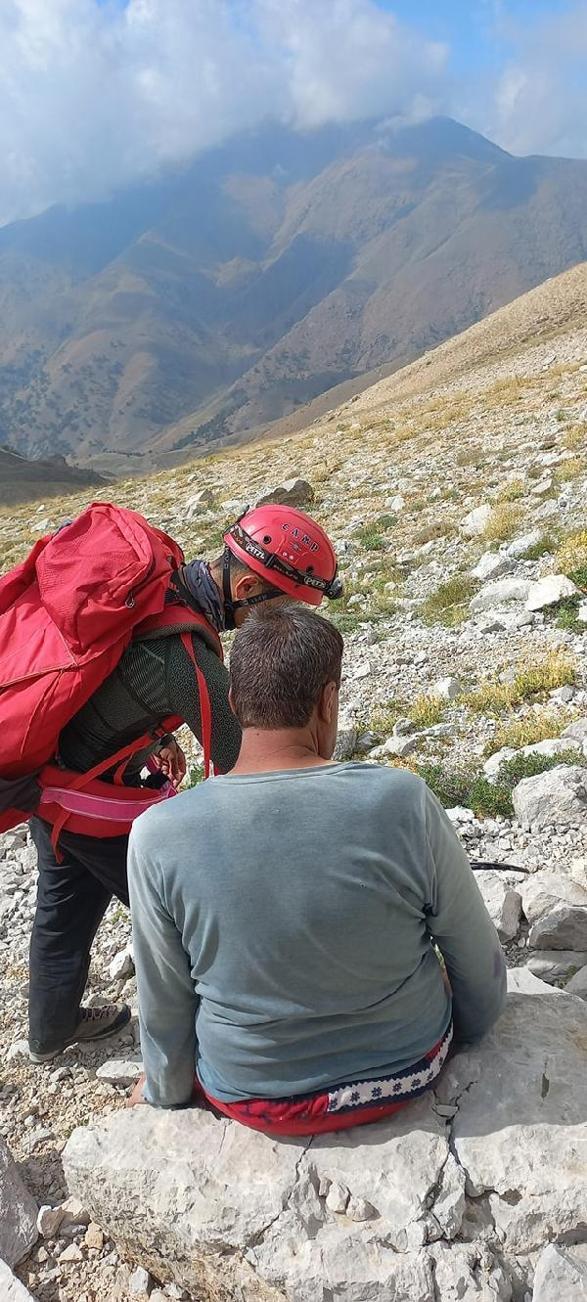 Aladağlar’da kaybolan dağcı, 10 saatte kurtarıldı
