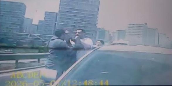 Bahçelievler’de polis zannedip araçtan indi; 180 bin lira ceza yazıldı