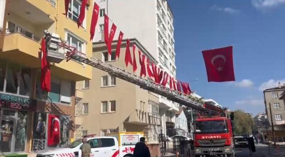 Niğdeli şehidin babaevine Türk bayrakları asıldı