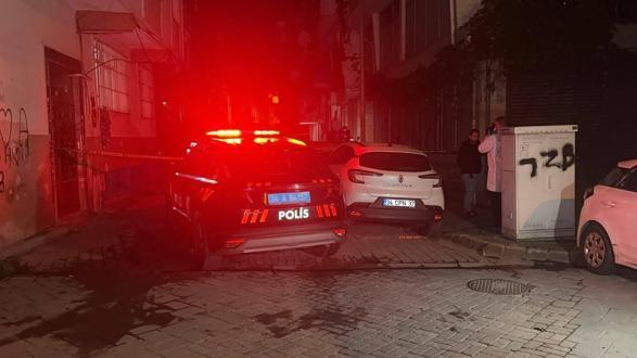 Zeytinburnunda polise ateş açan şüpheli, bacağından vurularak yakalandı