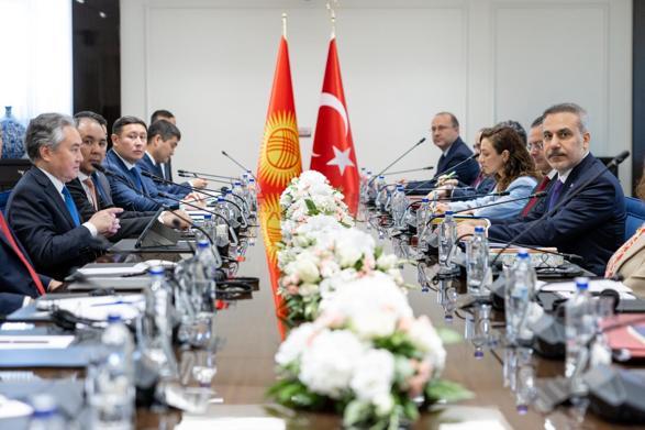Bakan Fidan, Kırgız mevkidaşı Kulubayev ile görüştü