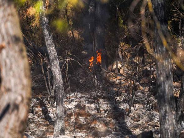 Aksu yangını 3üncü gününde; mahalleli parasını cebinden ödediği suyla havuzu doldurdu