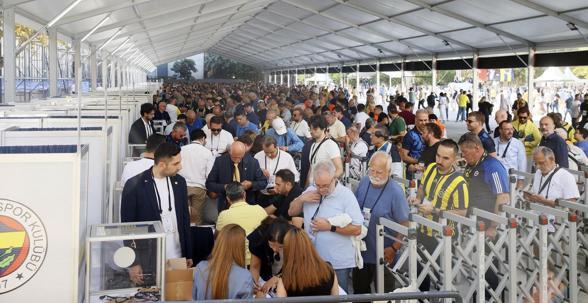 Fenerbahçede başkanlık seçimi için oy verme işlemi başladı