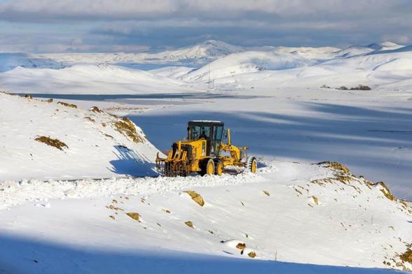 Vanda kardan kapanan 158 mahalle ve mezra yolu ulaşıma açıldı