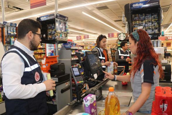 İzmirde fahiş fiyatlandırmaya karşı marketlerde denetim