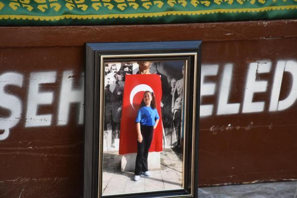 Eşya taşıma sırasında üzerine koltuk düşen 9 yaşındaki Ebrar öldü