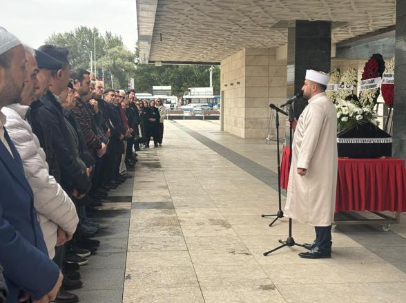 Sanatçı Alpay son yolculuğuna uğurlandı