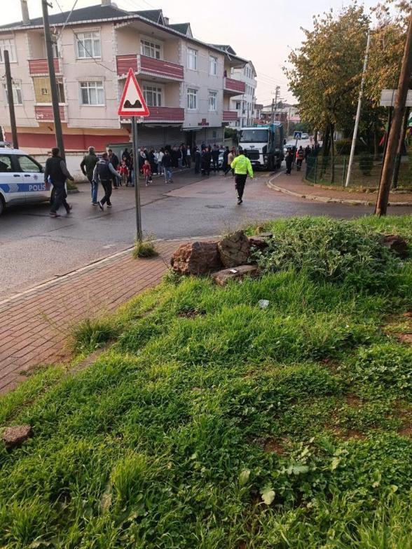 Belediye işçisinin çöp kamyonunun altında kalıp öldüğü kaza kamerada