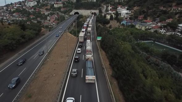 TEM’de tünel içinde zincirleme kazada 5 kişi yaralandı; ulaşım aksadı