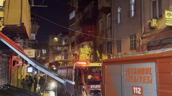 Beyoğlunda kız isteme töreninde atılan havai fişek evi yaktı: 8 yaralı
