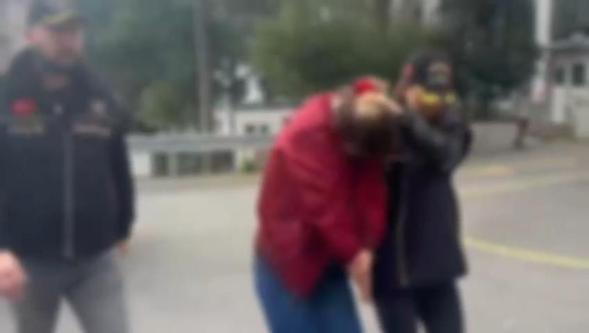 Savcı olduğunu söyleyerek otobüste yolcuyu tehdit eden şüpheli tutuklandı