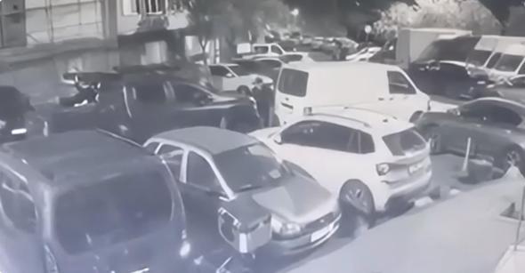 Kağıthane’de camcıya silahlı saldırı: Ne bakıyorsun dedi ayaklarına sıktık