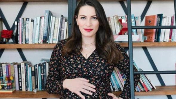 Doğumdan sonra Covid-19 olduğunu öğrenen Ezo Sunal'dan haber var