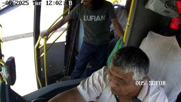 Otobüs şoförü fenalaşan yolcuyu hastaneye yetiştirdi