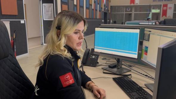 Telefonda adım adım Heimlich manevrasını anlattı; hayat kurtardı