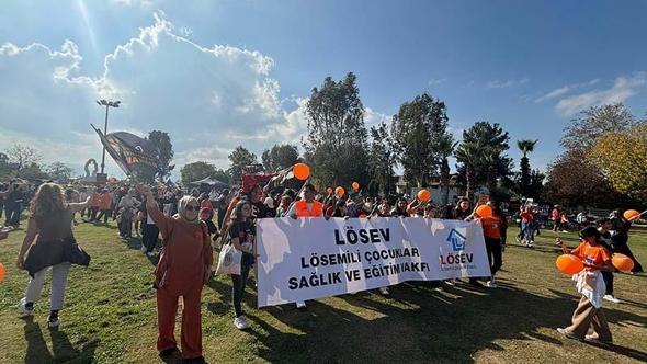 LÖSEV'den İzmir'de farkındalık korteji