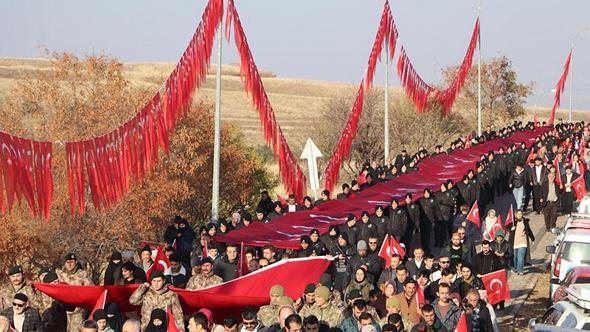 Aziziye Destanı’nın 148'nci yıl dönümünde Erzurumlular, ecdadı için yürüdü