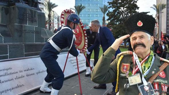 Ulu Önder Mustafa Kemal Atatürk, İzmir'de anıldı