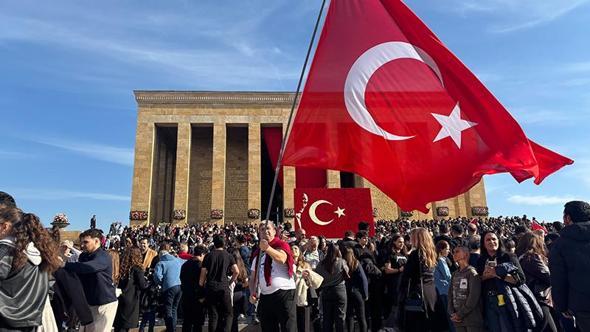 10 Kasım'da Anıtkabir'e ziyaretçi akını