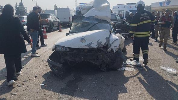 Freni arızalanan kamyon, kırmızı ışıkta bekleyen 6 araca çarptı: 4 yaralı