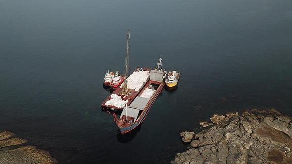 Kocaeli’de karaya oturan gemideki alçının tahliyesi için çalışma başlatıldı