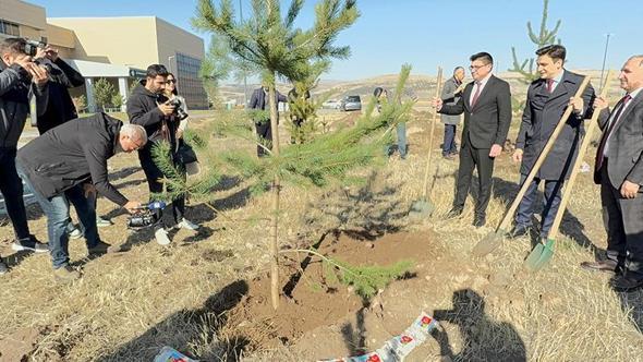 Şavşat'ın toprağı Karabağ şehitleri anısına fidanla buluştu