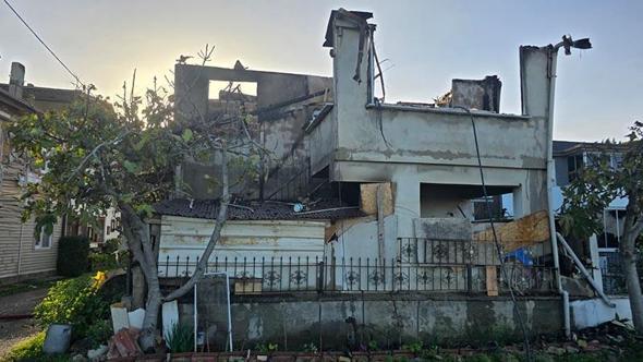 Bursa’daki yangında bir ev küle döndü, bir evde hasar oluştu