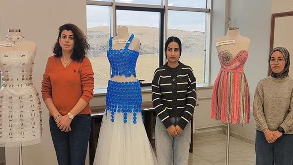 Atık materyallerden giysi tasarladılar