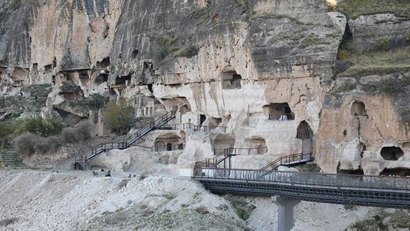 Tarihi Hasankeyf’teki 5 bin yıllık mağaralardan 10’u turizme açılıyor