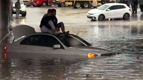 Antalya ve ilçelerinde sağanak etkili oldu
