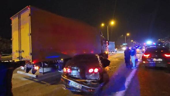Sultanbeyli TEM Otoyolu’nda cipe çarpıp kaçan otomobil sürücüsü zincirleme kazaya neden oldu: 2 yaralı