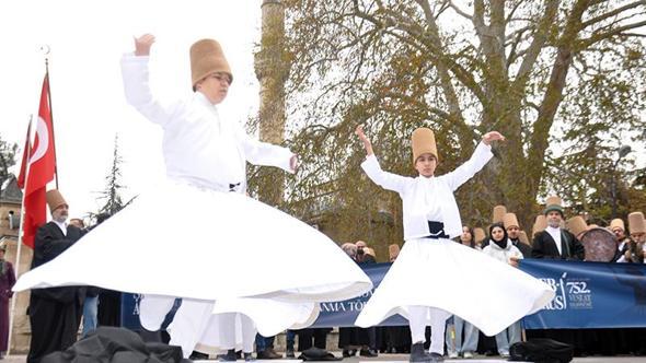 Mevlana'yı anma törenleri, Karaman’daki yürüyüşle başladı