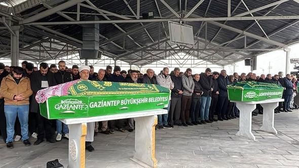 Osmaniye’deki otobüs kazasında ölen 3 kişi, toprağa verildi